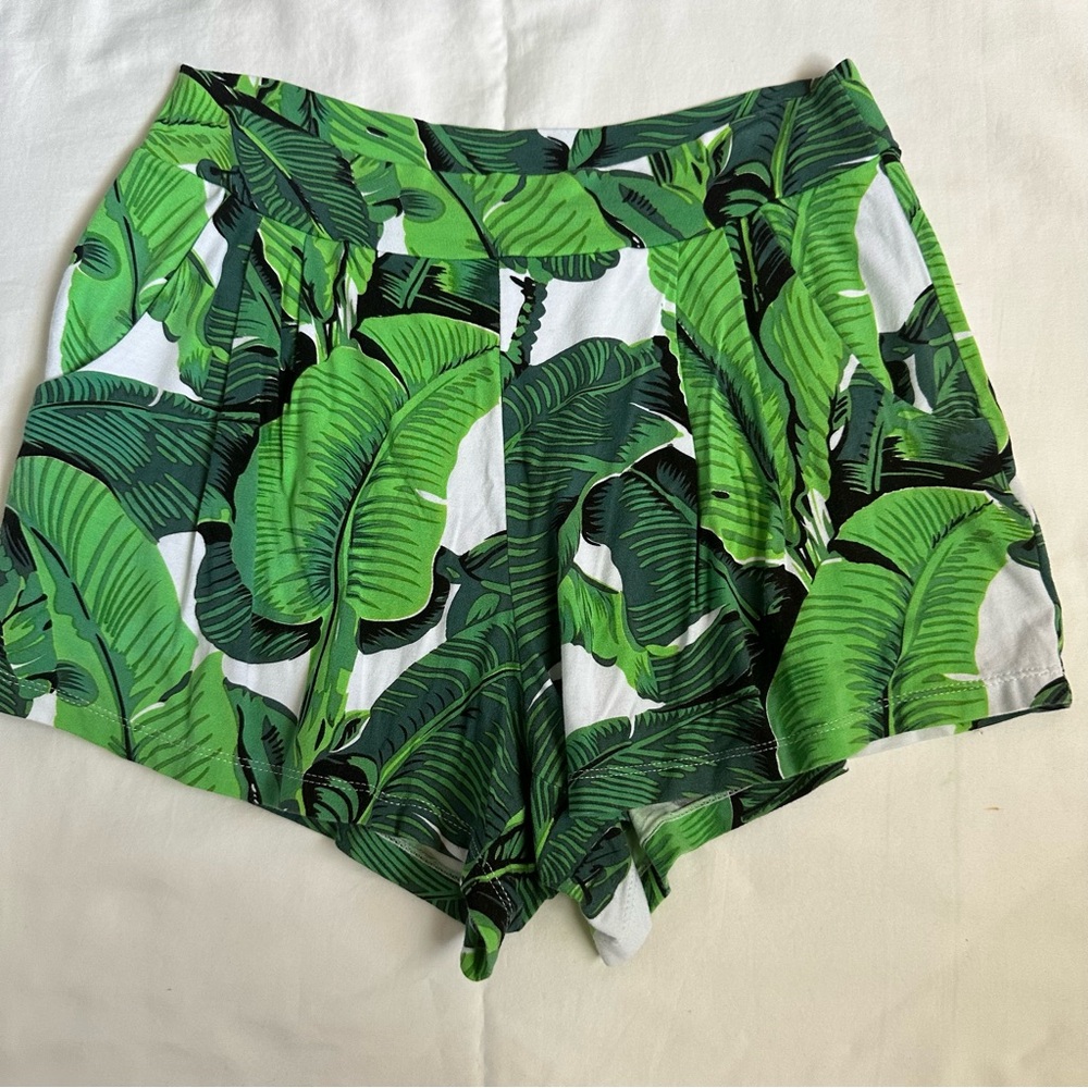 Ava Sky shorts Om